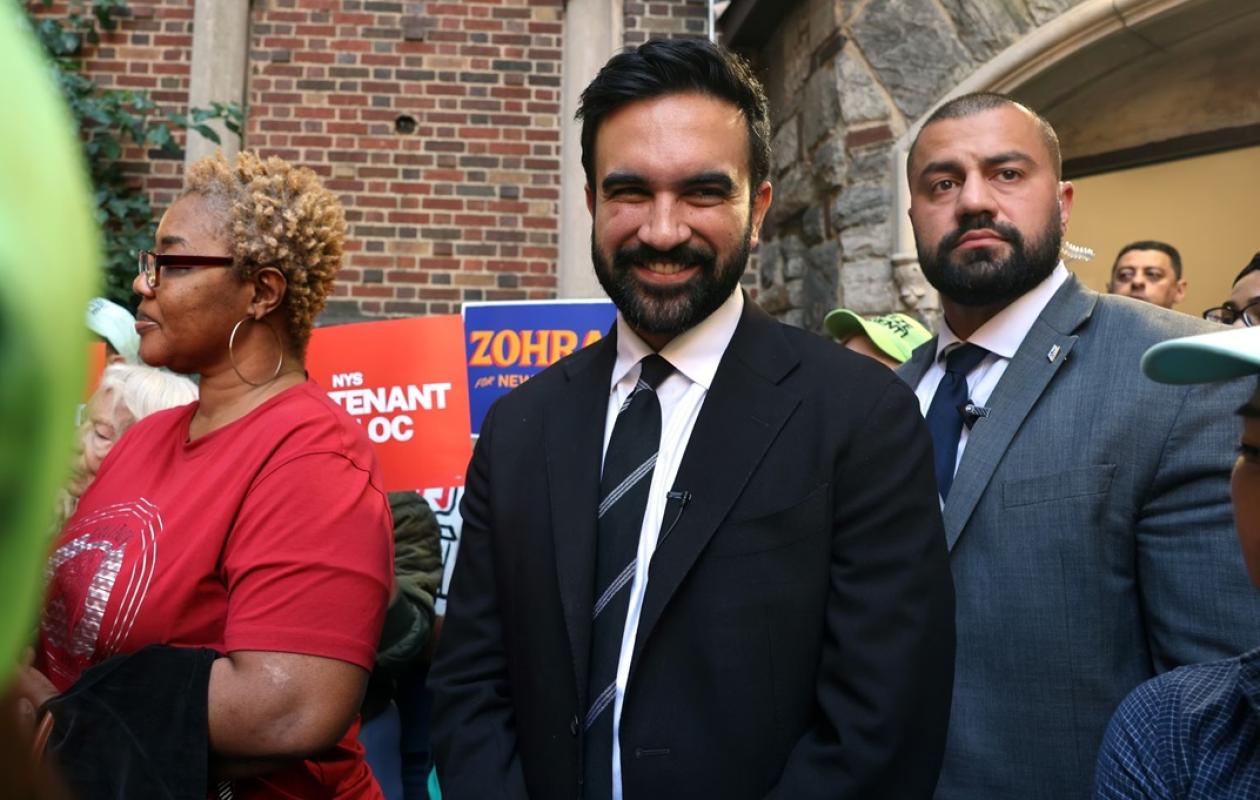 New York élit son maire,  Zohran Mamdani net favori