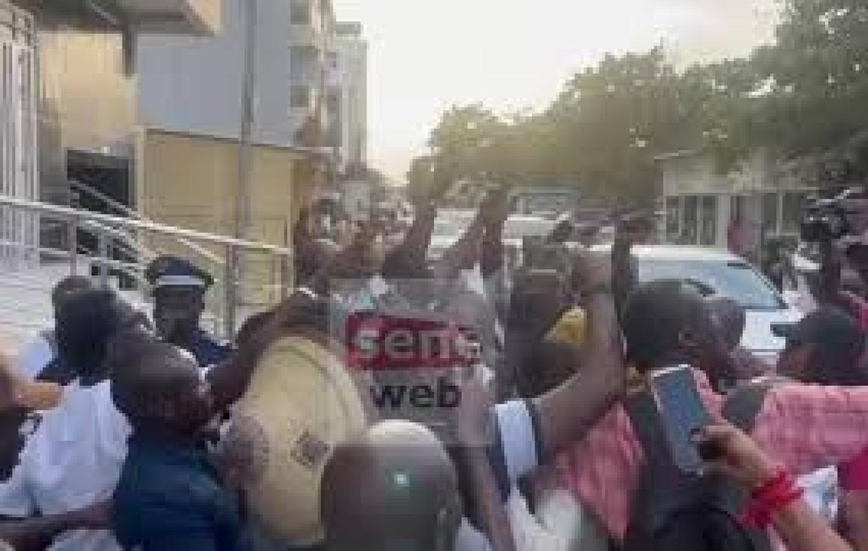 Placé sous bracelet électronique : Les premières images de Pape Malick Ndour