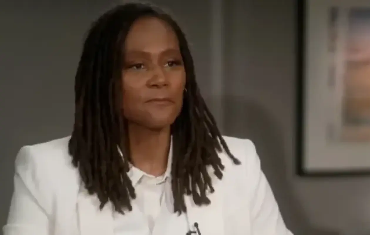 "Mes genoux ne tiennent qu'à un fil": l'ancienne athlète dopée Marion Jones peine à descendre ses escaliers, la vidéo devient virale