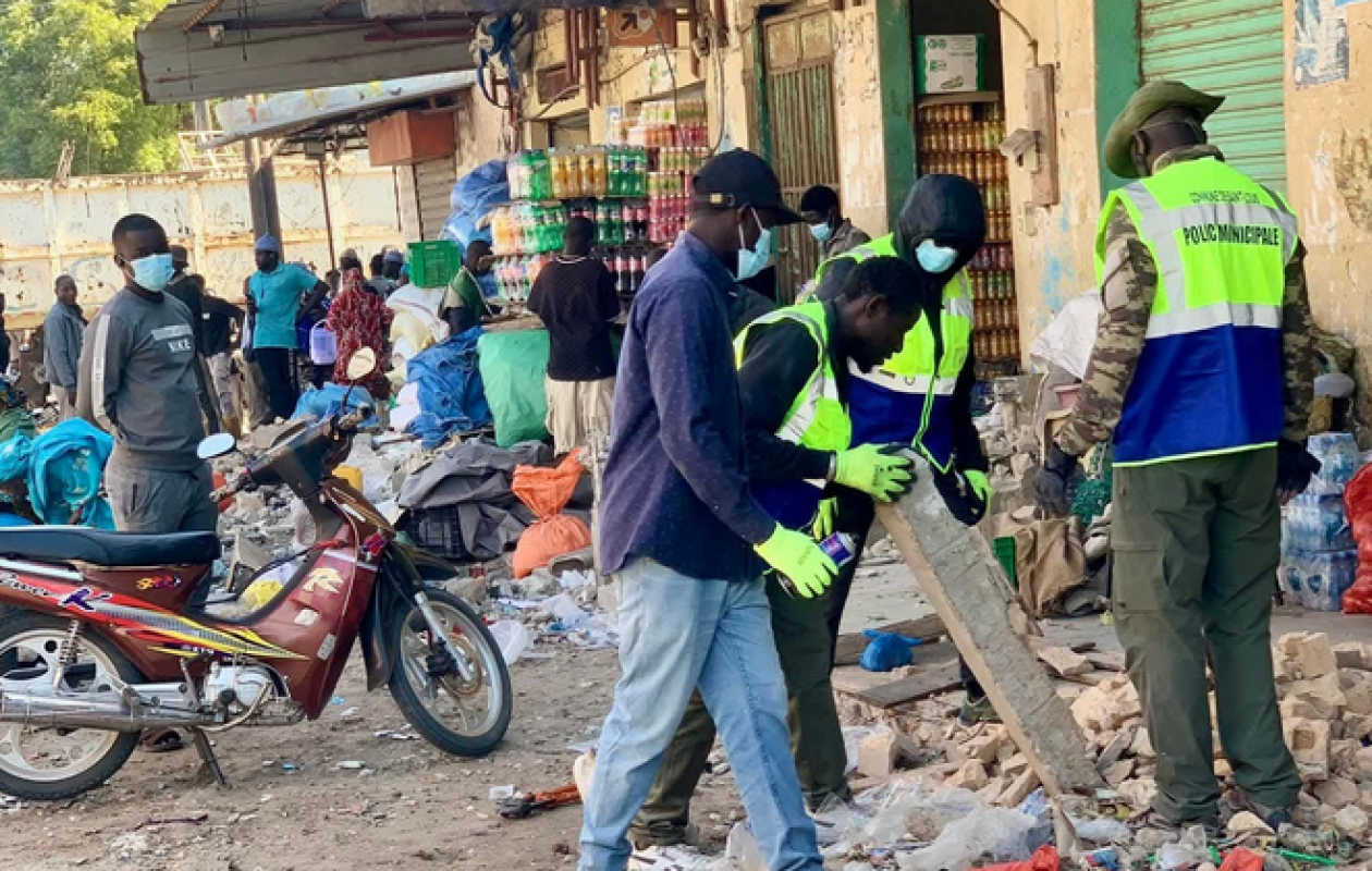 Saint-Louis : Le préfet Abou Sow lance une vaste opération d’enlèvement des épaves de véhicules