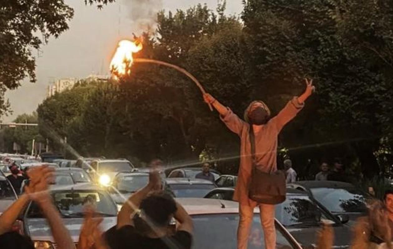 Iran: un jeune homme décède après s'être immolé par le feu