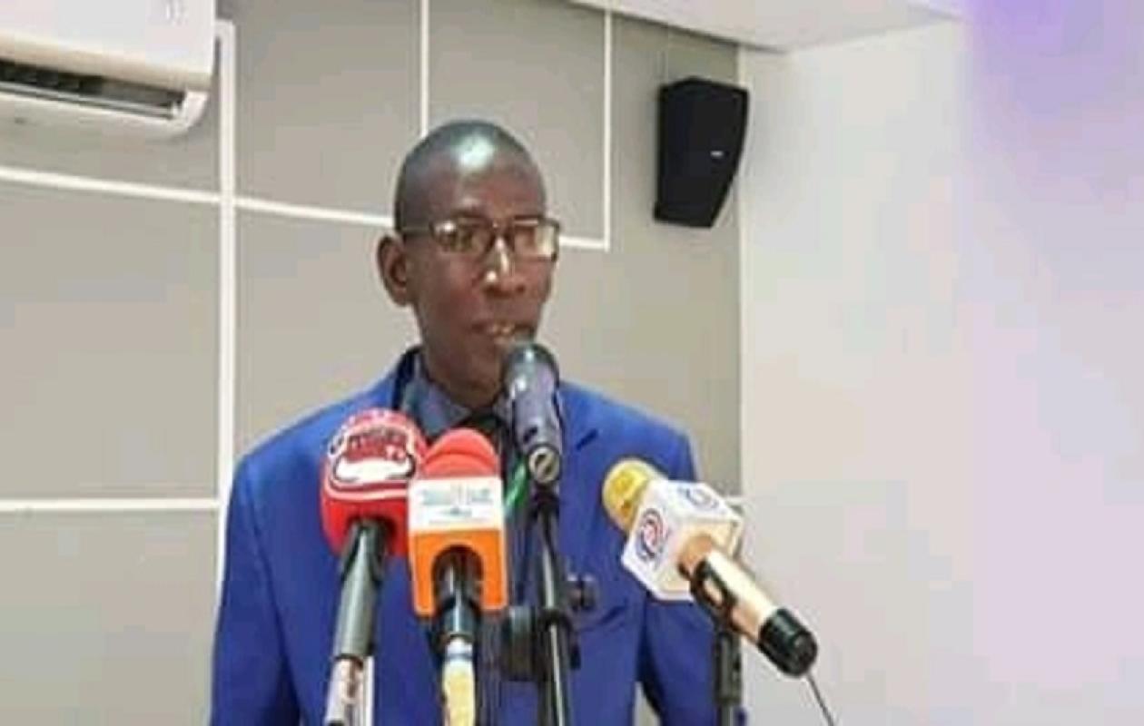 Président, que personne ne vous fasse l'option suicidaire et dangereuse de scier la branche sur laquelle votre pouvoir est assis (Édouard Latouffe, acteur politique à Thiès)