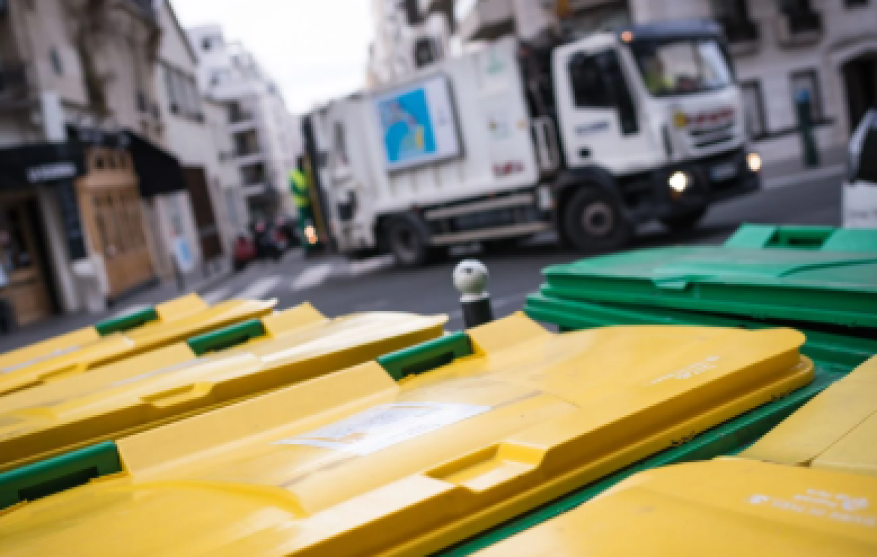 Angleterre : Un camion poubelle s’encastre dans une maison, un éboueur meurt sur le coup