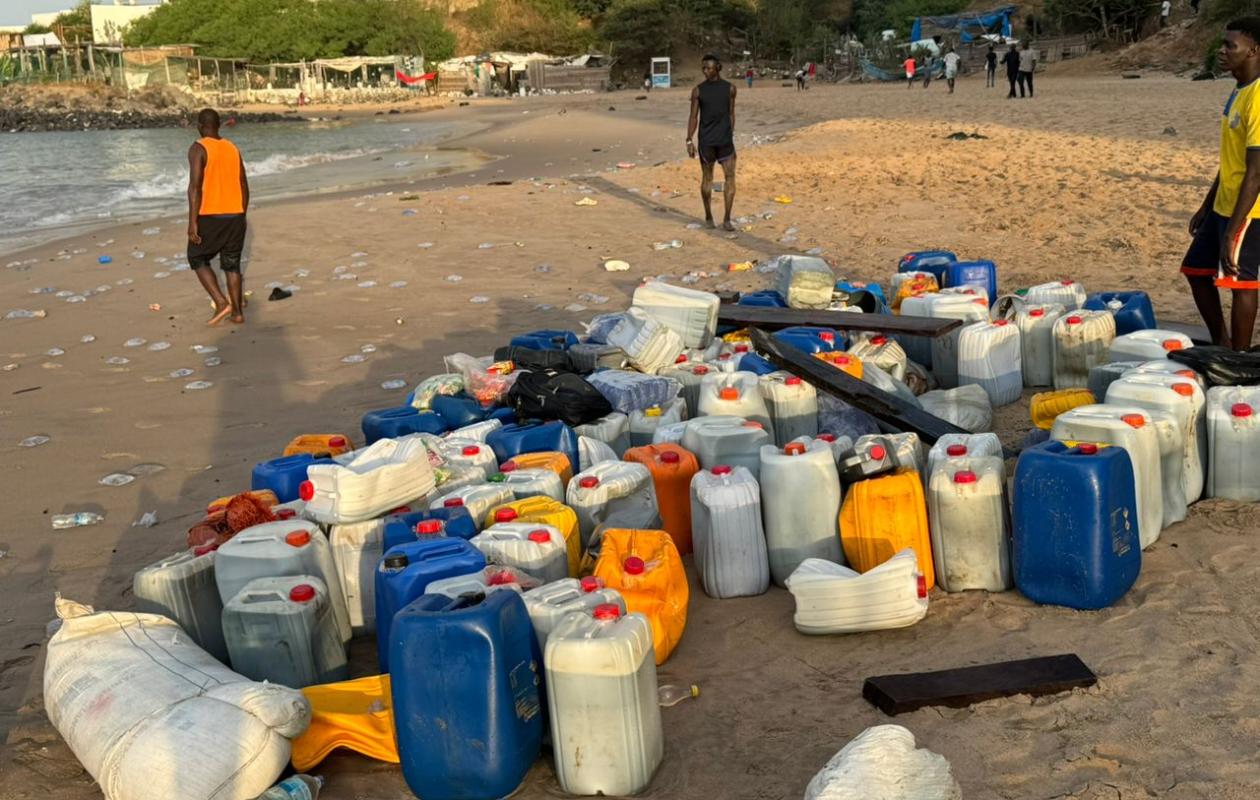 Mermoz : panique sur la plage, une centaine de migrants disparaissent après l’échouage d’une pirogue