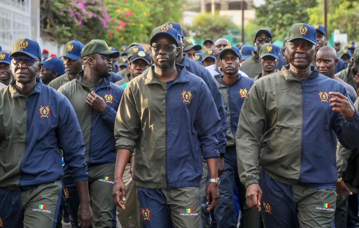 RANDONNÉE PÉDESTRE : Le président Diomaye partage un moment de cohésion avec les forces de défense et de sécurité