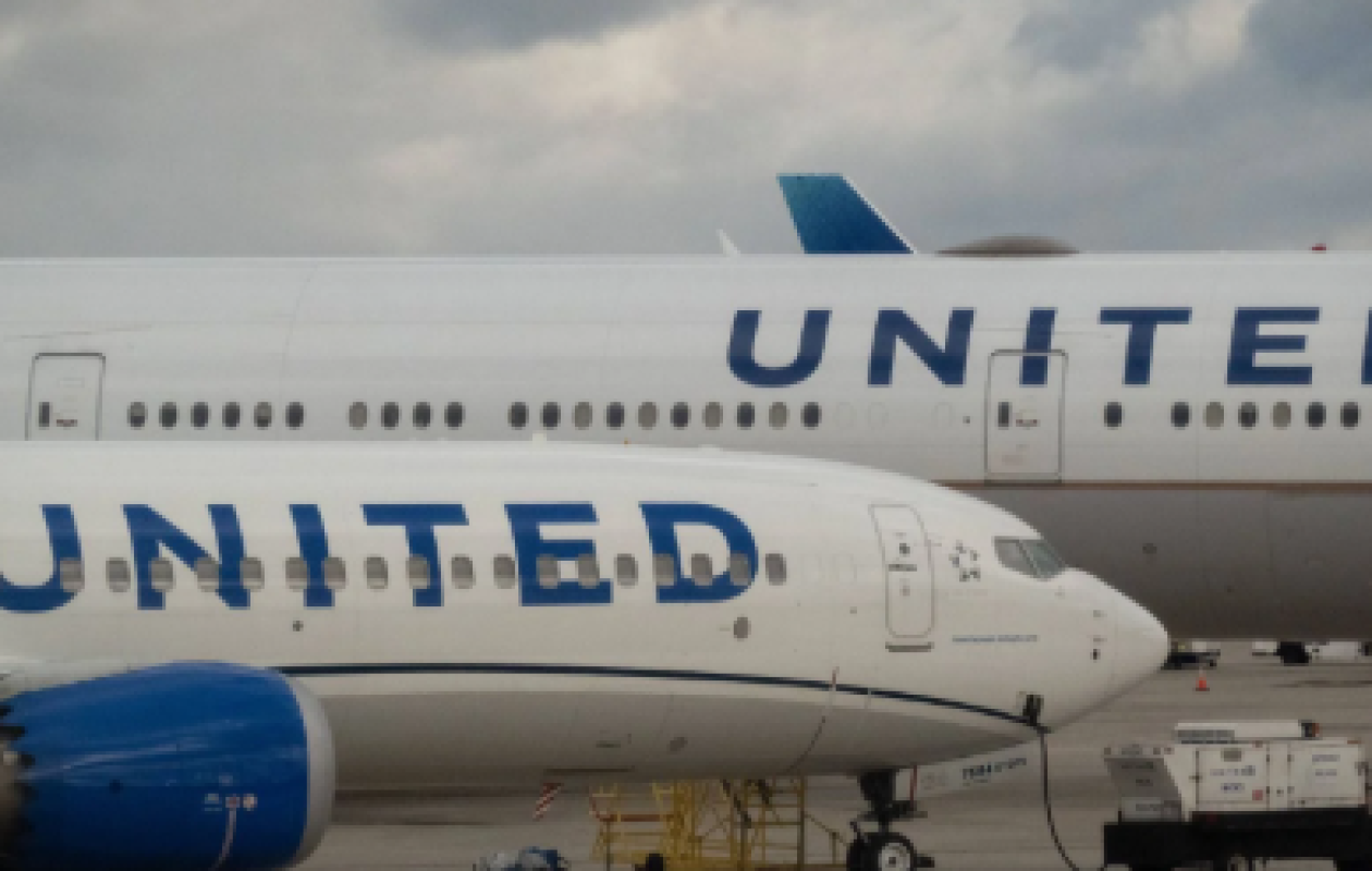 En plein vol, il affirme que sa femme a une bombe dans sa valise, l’avion se pose en urgence