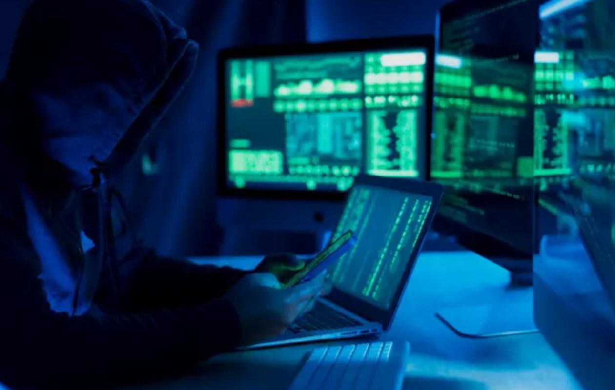 CYBERCRIMINALITÉ : La DSC démantèle un vaste réseau d’escroquerie et défère deux individus