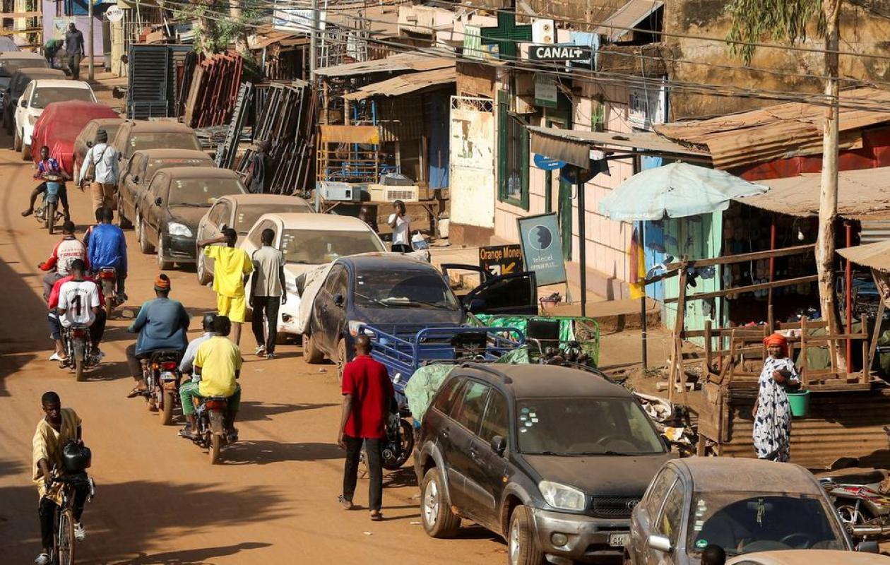 La France réduit ses personnels diplomatiques au Mali en proie à l'insécurité