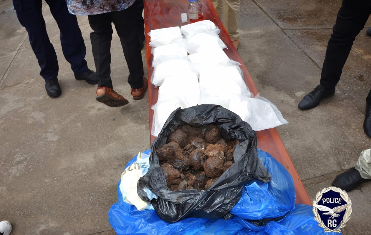 Aéroport de Conakry : une femme arrêtée avec 5,4 kg de cocaïne cachés dans...