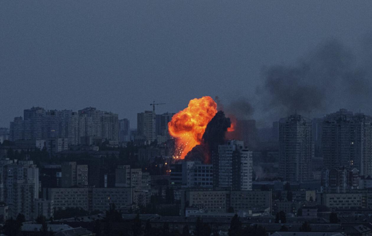 Ukraine: puissantes explosions à Kiev après une alerte aux missiles