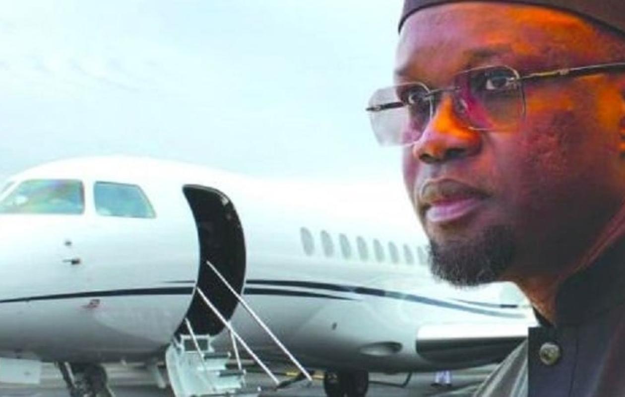 Sonko à Abu Dhabi : une surprise dans la délégation