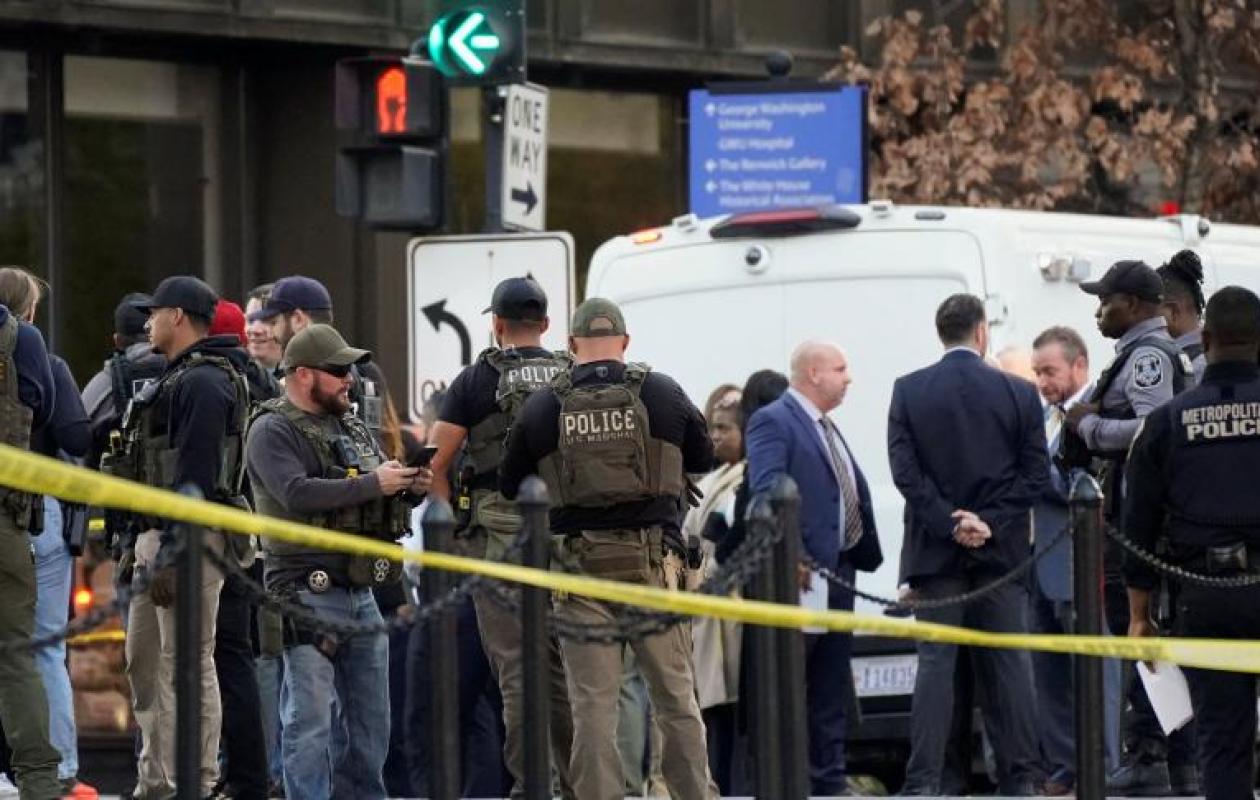 Le gouverneur qui a annoncé la mort de deux militaires à Washington revient en arrière