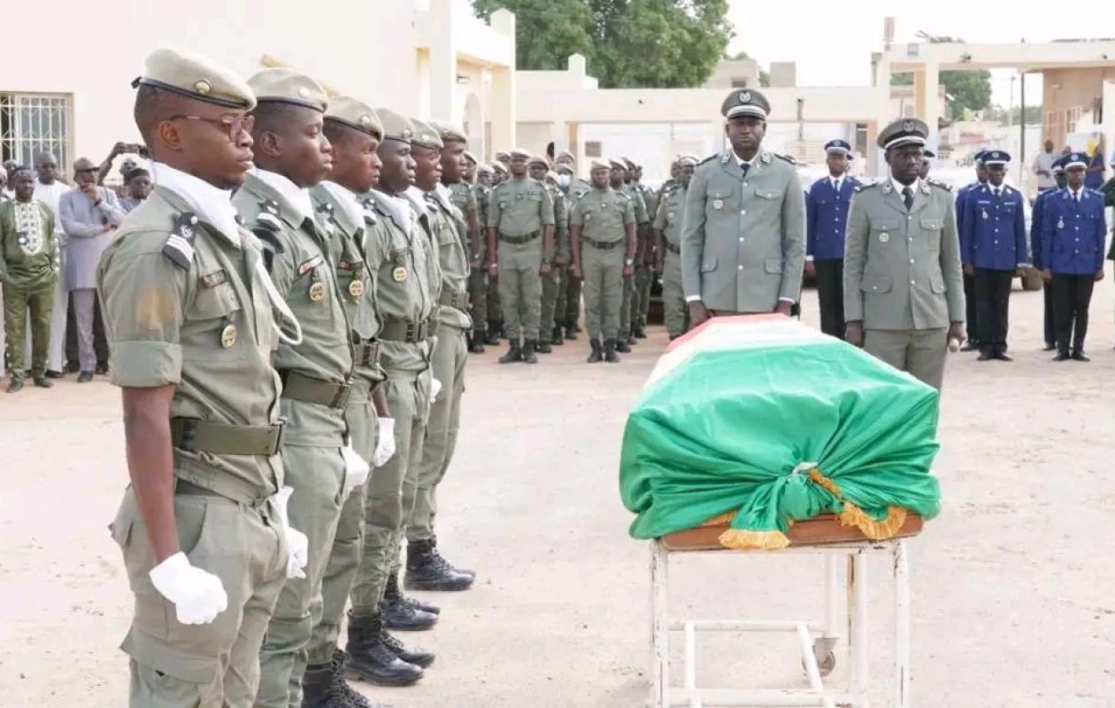 Douanier tué à Thiès : Émotion à la levée du corps, en présence du DG Babacar Mbaye