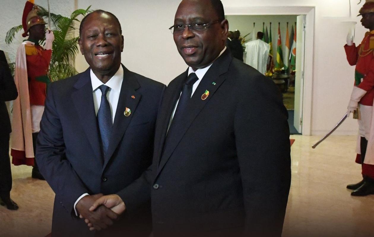 France : Ouattara s’est longuement entretenu avec Macky Sall à Paris, révèle Africa Intelligence