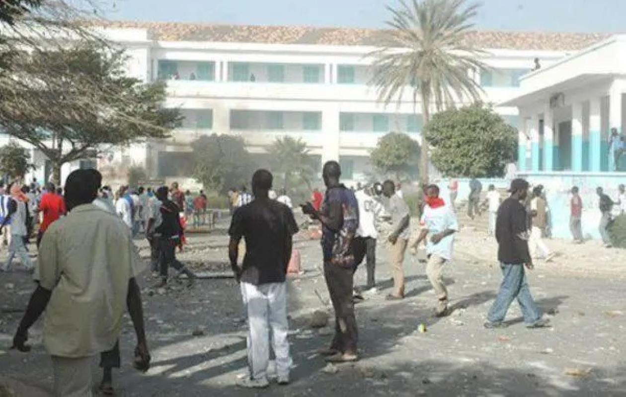 UCAD : Malgré l’annonce du paiement des bourses, les affrontements reprennent au campus, plusieurs blessés