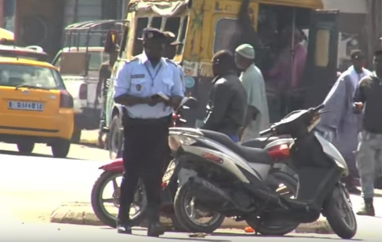 SÉCURITÉ ROUTIÈRE : La police nationale sensibilise les conducteurs et usagers de deux-roues sur l'importance du port de casque