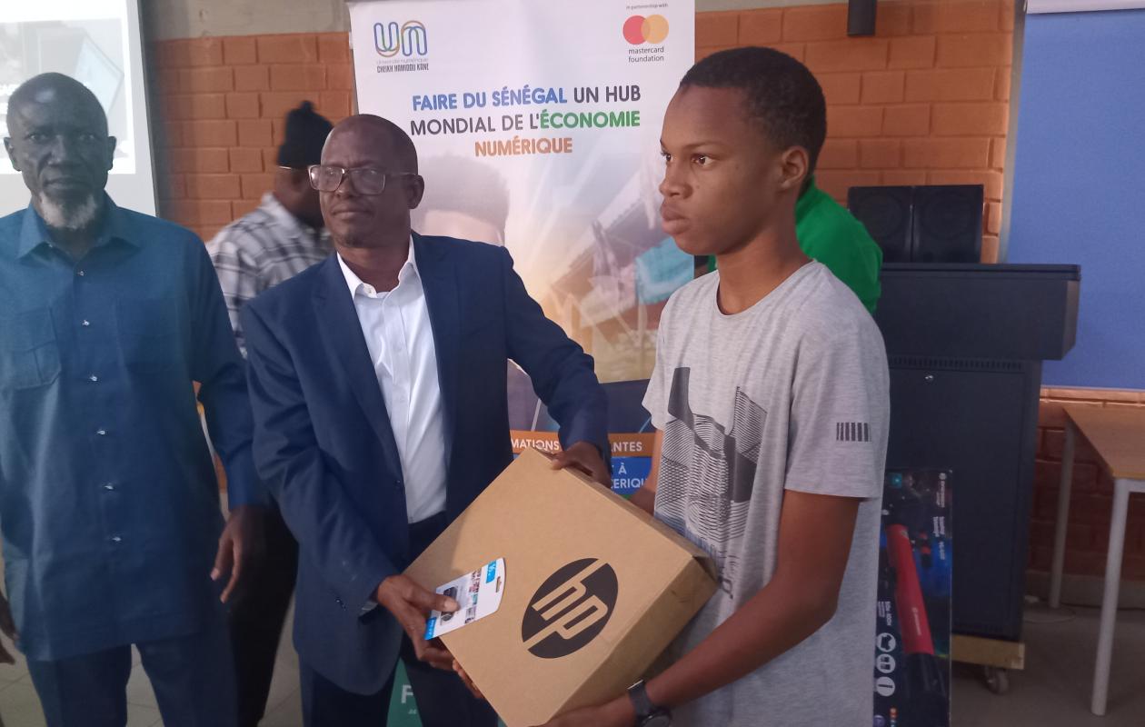 Kaffrine : Le LYNAQE célèbre ses Journées scientifiques et remet 83 ordinateurs portables aux élèves de Première S1