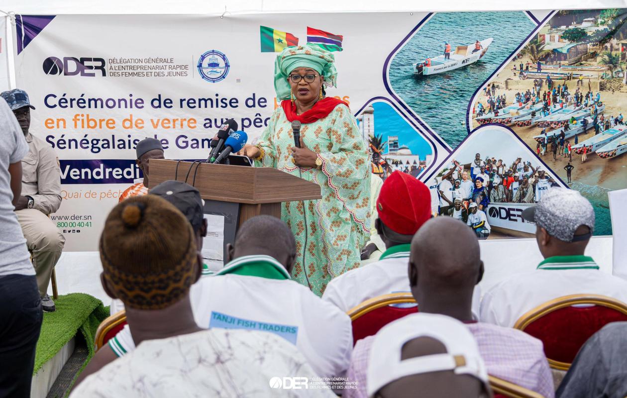Modernisation du secteur de la Pêche : La DER/FJ octroie 14 pirogues en fibre de verre aux pêcheurs sénégalais en Gambie