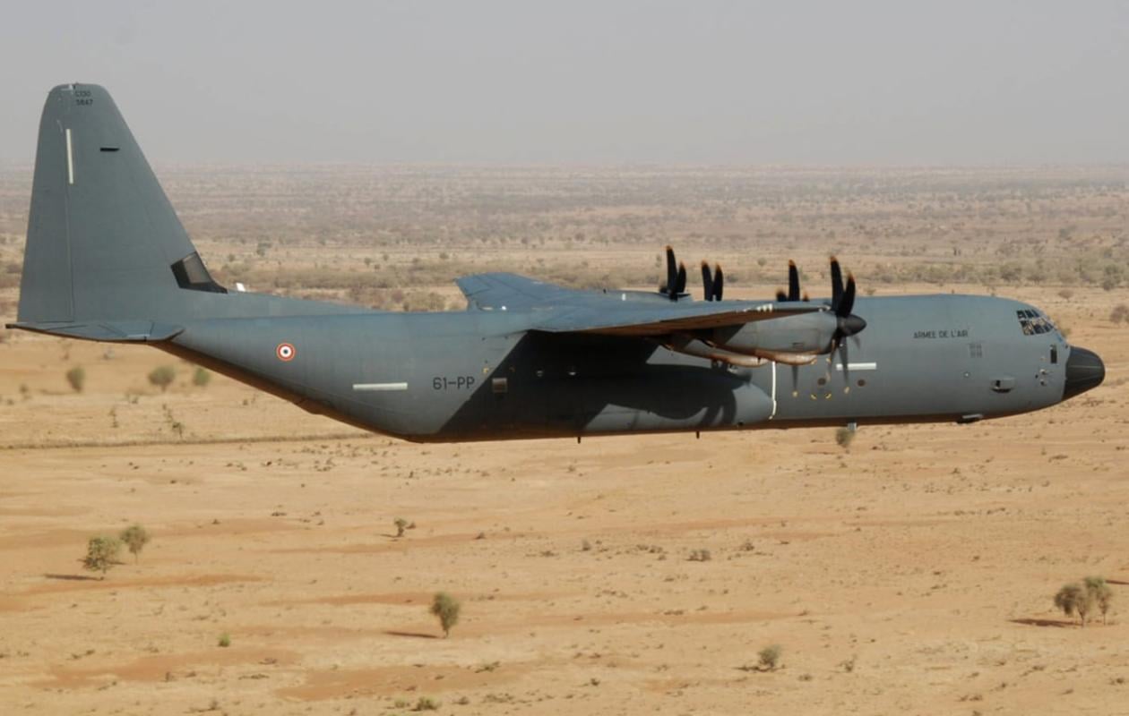 Sahel: un avion militaire nigérian atterrit en urgence, l'AES dénonce une violation de son espace aérien