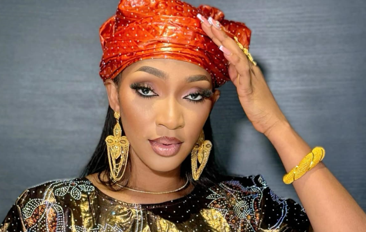 La chanteuse guinéenne Djélikaba Bintou Kouyaté doit une nouvelle fois faire face à ses détracteurs