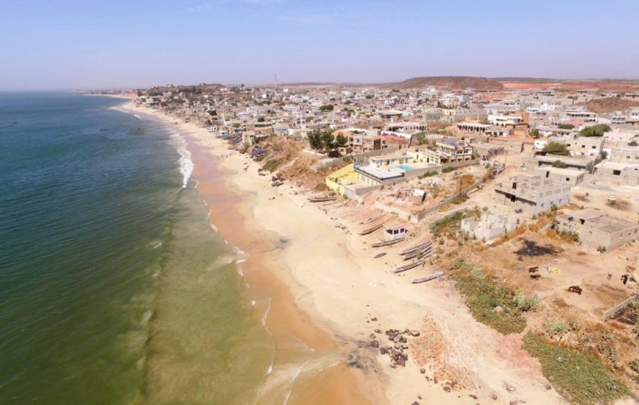 Yenne-Toubab Dialaw : Le Jeu de la Courbette et le Tapis Rouge pour le Prédateur (Par Idrissa BADJI)