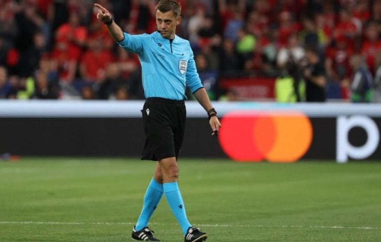 Ligue des Champions : l’arbitre français Clément Turpin s’offre un record inédit !