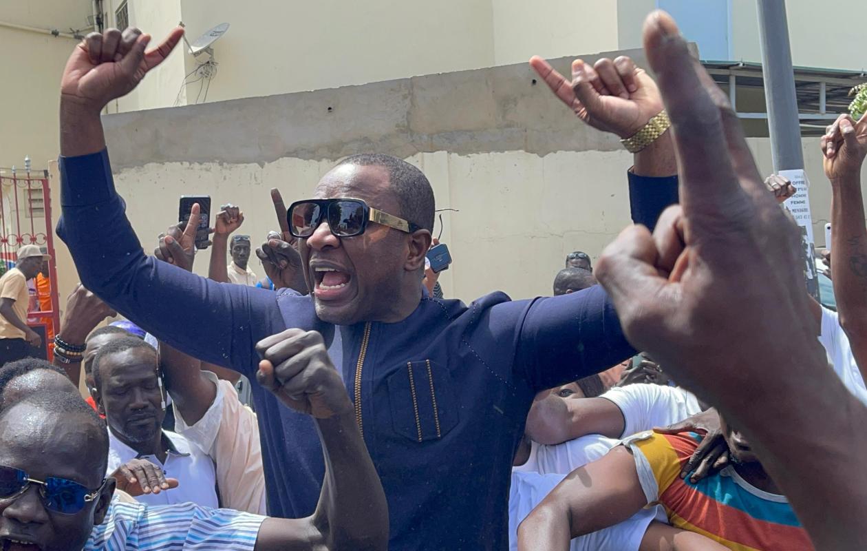 Parade de Badara Gadiaga après sa sortie de prison : la police tire des grenades lacrymogènes