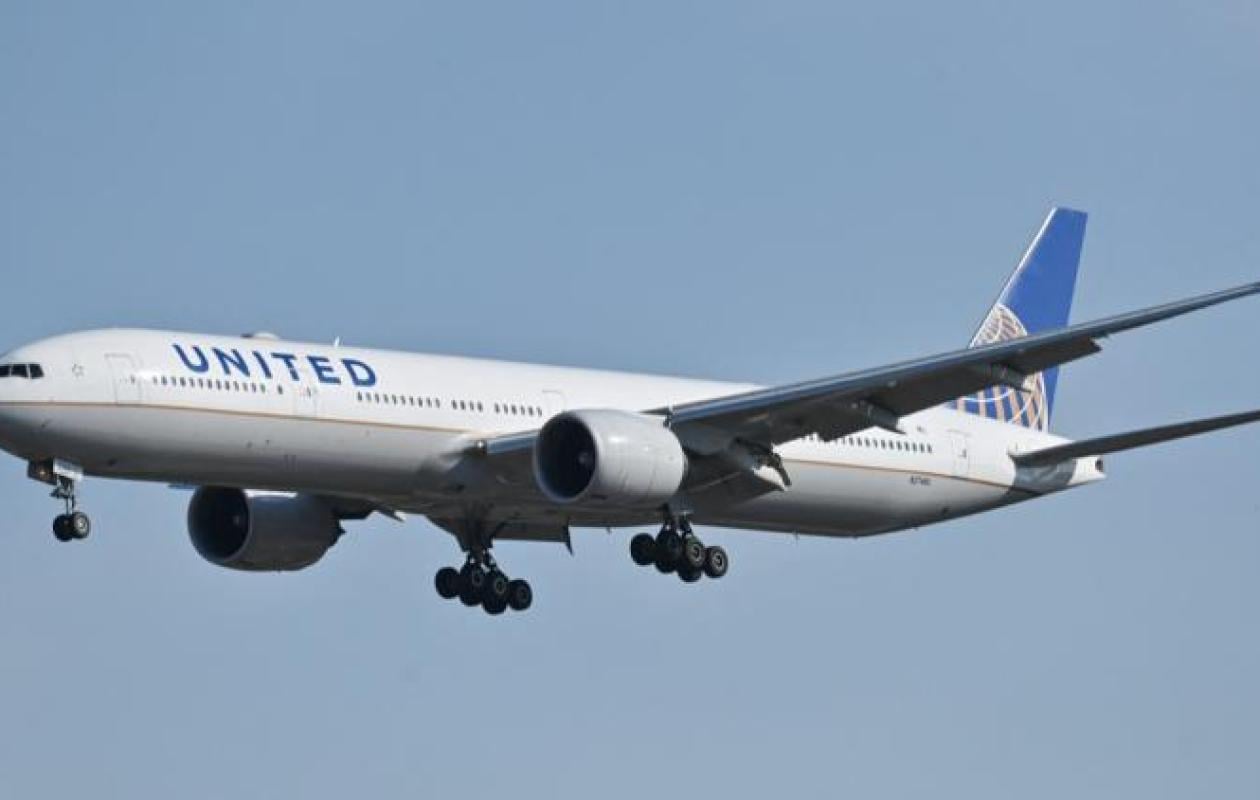 États-Unis : une défaillance moteur d'un Boeing 777 provoque un incendie à l'aéroport de Washington