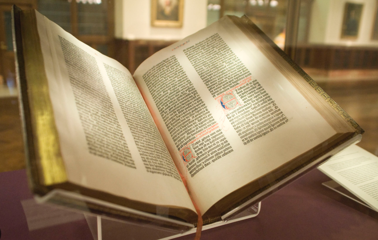 Un professeur de mathématiques et linguiste traduit la Bible en wolof : Mamadou Diop entre dans l’histoire culturelle du Sénégal