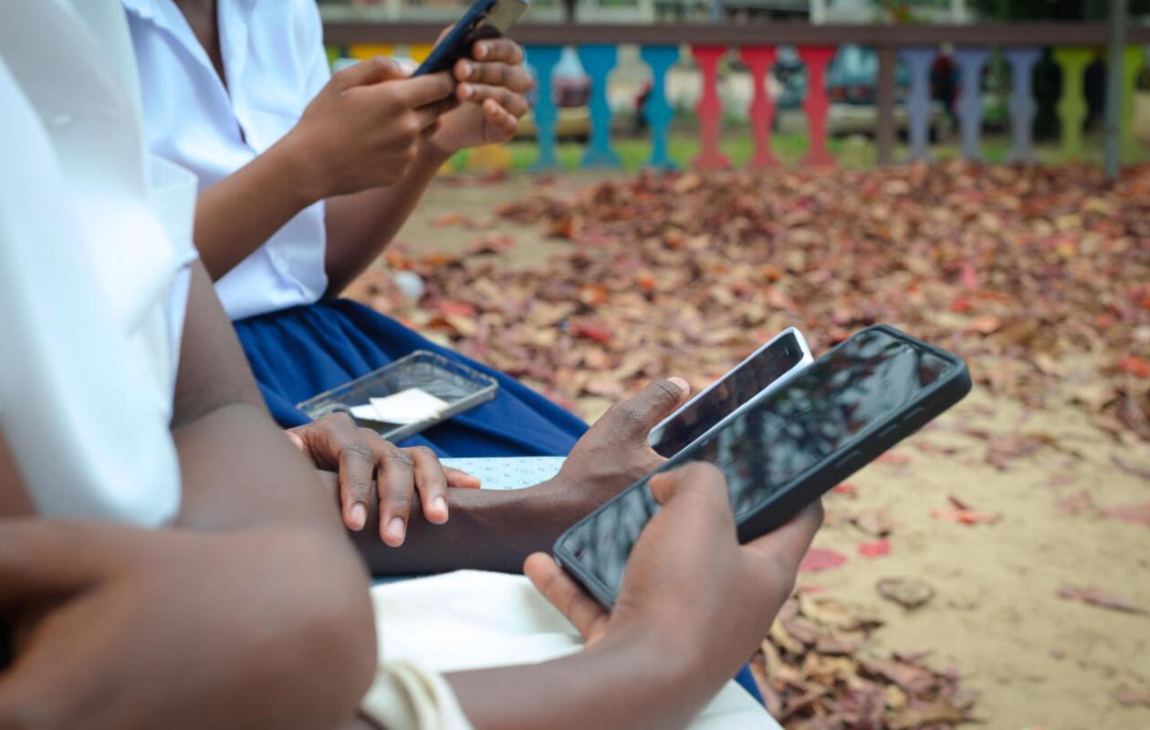 Quand la modernité bouscule les traditions : la jeunesse guinéenne entre TikTok et totem Facebook