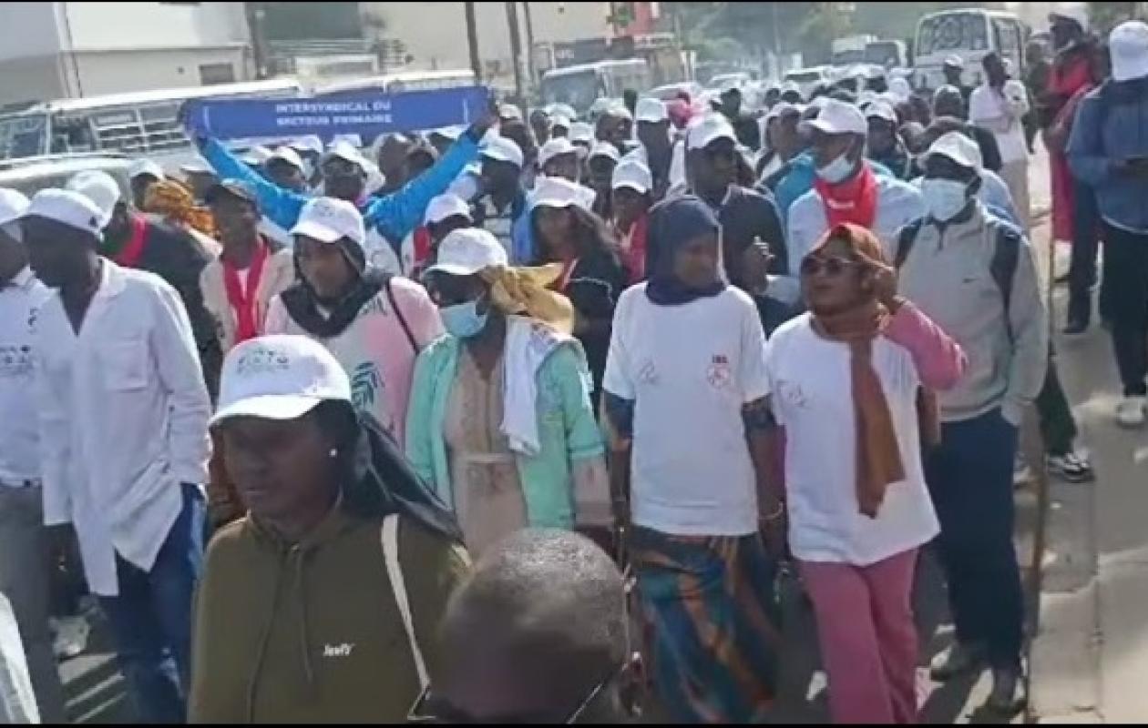 Front social : Les images de la marche des travailleurs de l’administration et de la santé