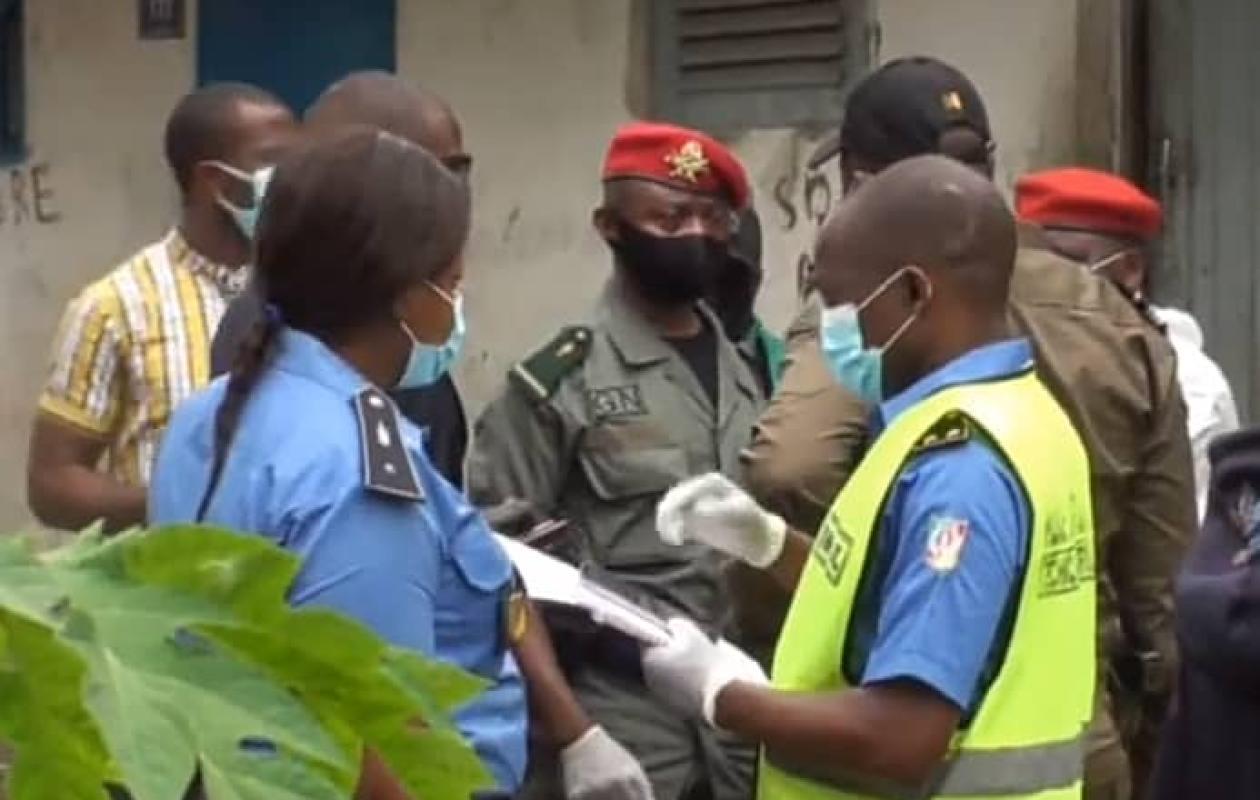 Cameroun : un jeune homme assassine sa mère de 38 coups de couteau puis l’égorge – trois personnes arrêtées