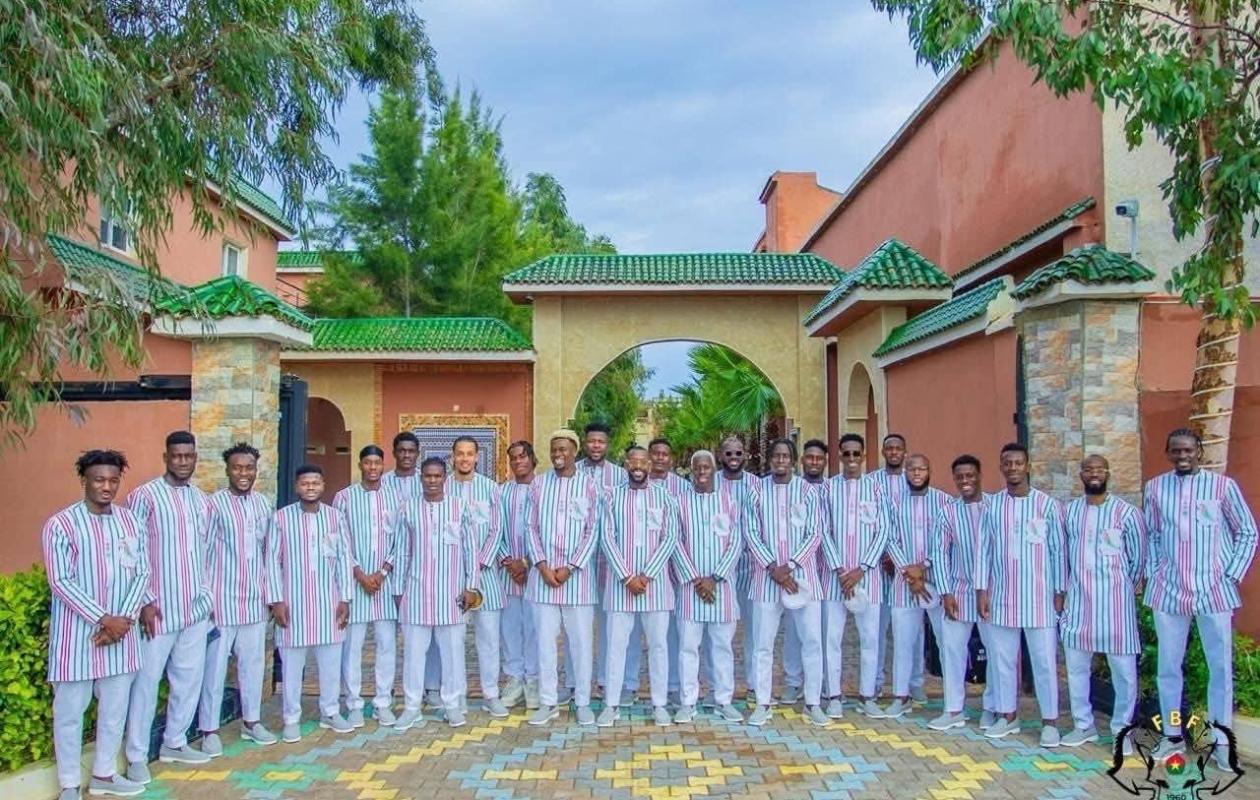 CAN 2025 : Les Étalons en route pour Casablanca en tenues traditionnelles