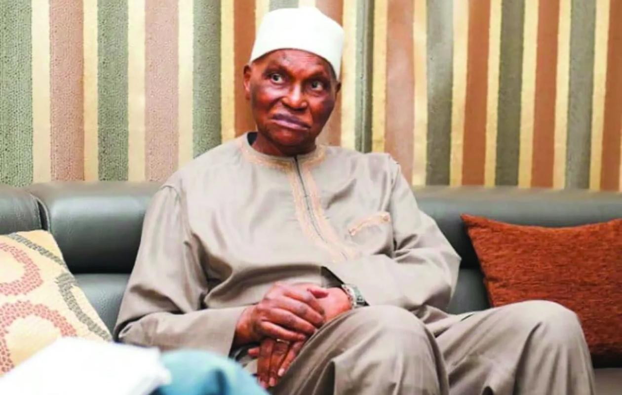 PDS : Wade réorganise son…