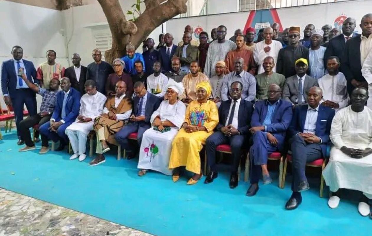 [Photo] la coalition Diomaye président a trouvé un siège !