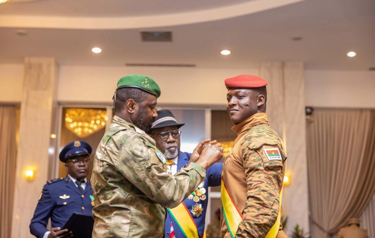 AES : Ibrahim Traoré décoré Grand-Croix de l’Ordre National du Mali