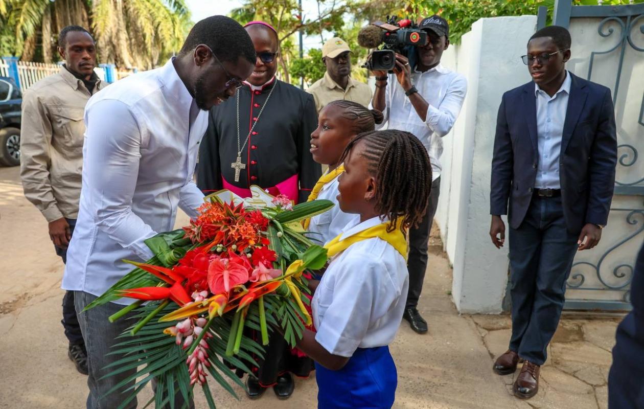 Ziguinchor : Bassirou Diomaye Faye au chevet de l’Église pour un Noël de paix et de cohésion