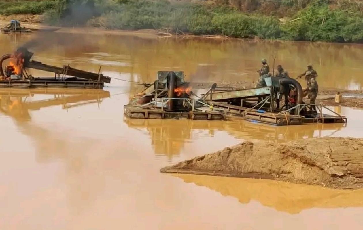 ZONES AURIFÈRES DE SARAYA : 16 dragues illégales détruites sur le fleuve Falémé, deux personnes interpellées