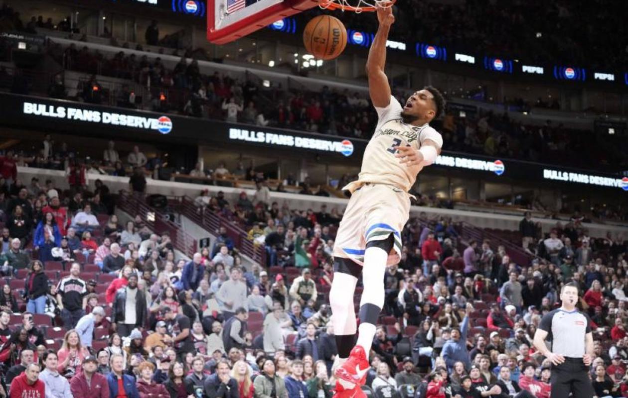 Un dunk de Giannis Antetokounmpo (Milwaukee) provoque une altercation à Chicago