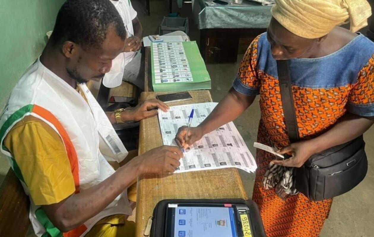 Les Ivoiriens ont voté aux législatives, faible participatio... | Seneweb