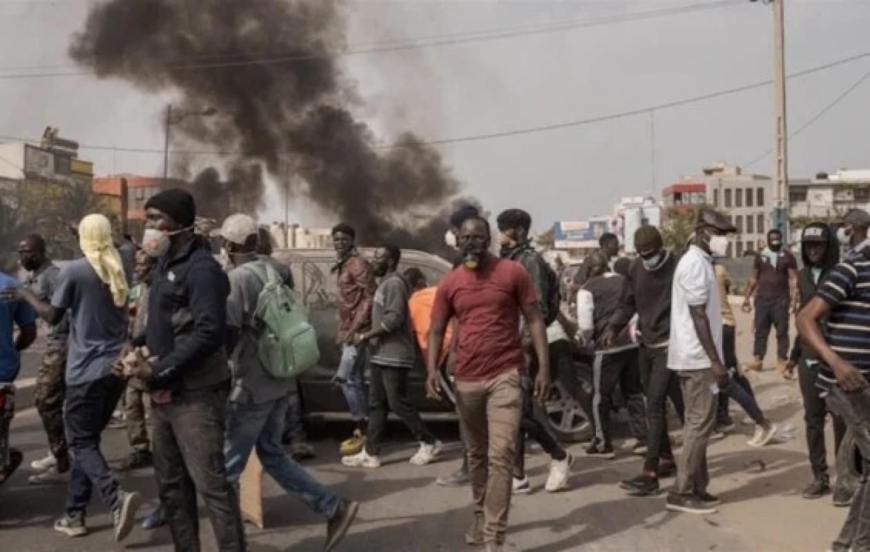 Marché Tilène : Violents affrontements entre forces de l’ordre et marchands ambulants sur l’avenue Blaise Diagne