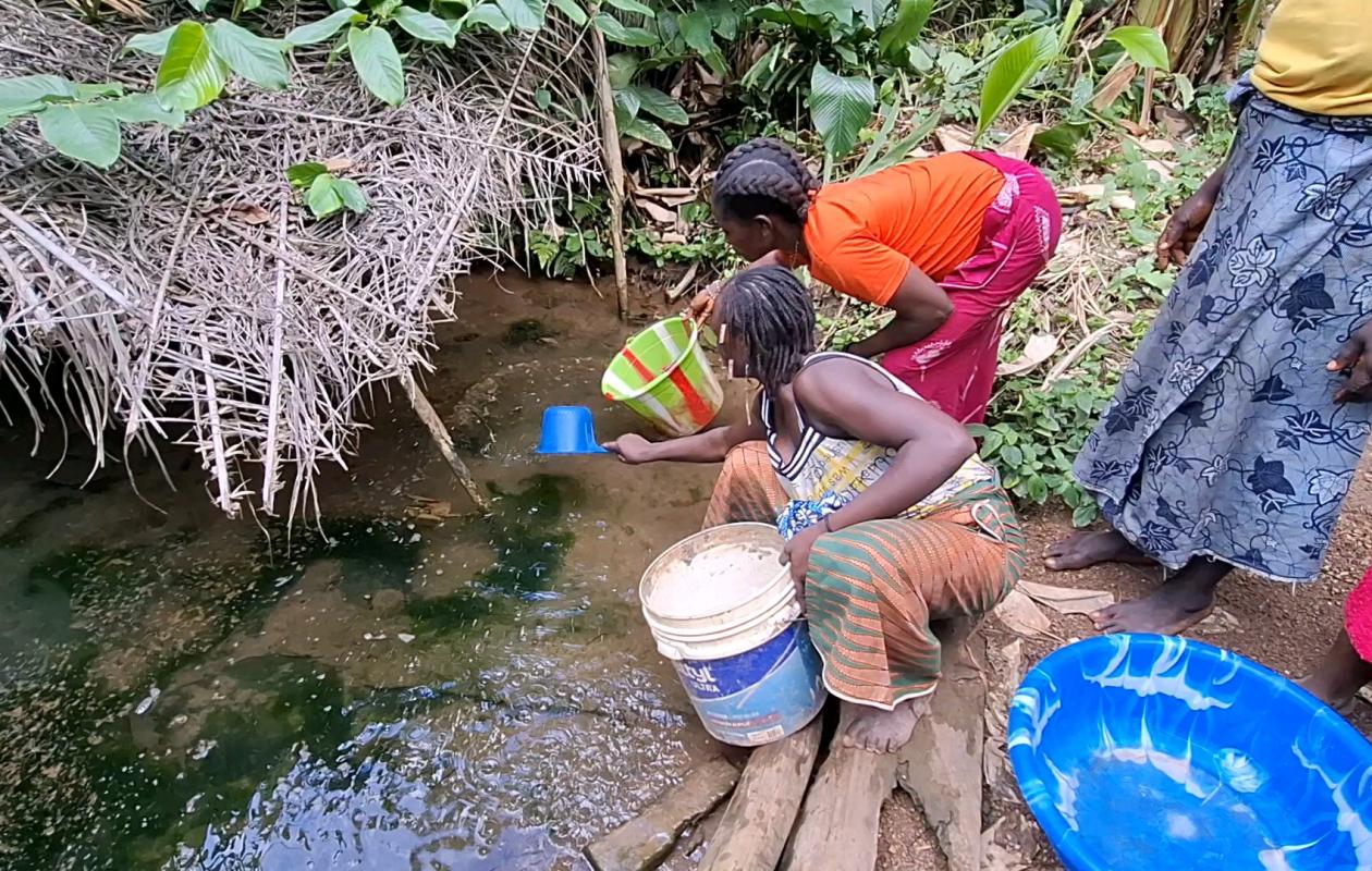 Guinée : à Télémbaya, les habitants manquent cruellement d’eau potable