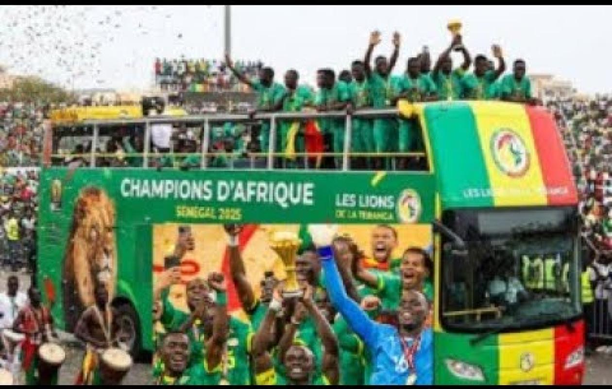 🔴Direct : Suivez la parade géante des Lions dans les rues de Dakar