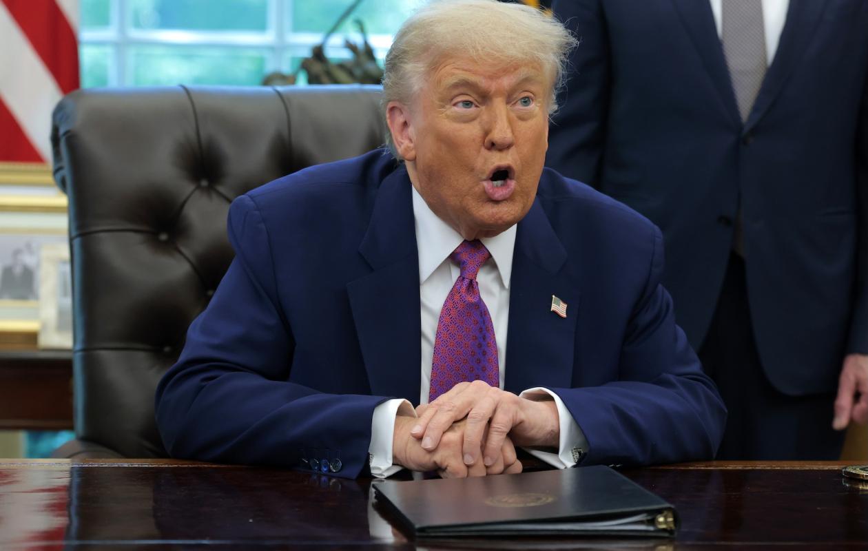 Trump menace de "rayer" l'Iran de la carte si Téhéran l'assassine