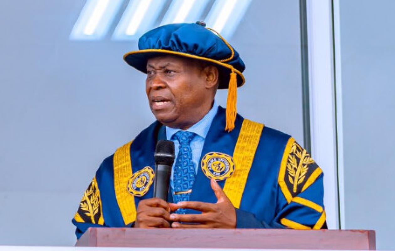 Davido, au centre d’un conflit de paternité au Nigéria : La réaction de son père, le milliardaire Adeleke Adededji