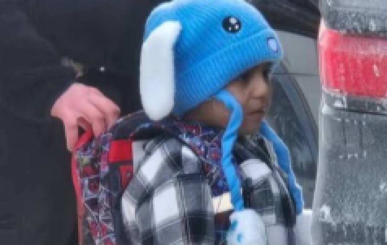 L’ICE arrête un enfant de cinq ans à Minneapolis, les habitants indignés: “Comment peut-il être un criminel?”