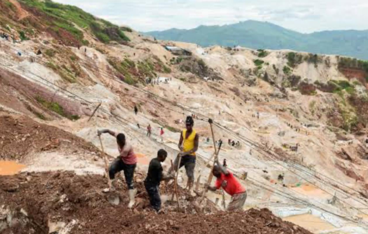 Éboulement sur un site minier en RDC: Kinshasa dit craindre "au moins 200 morts"