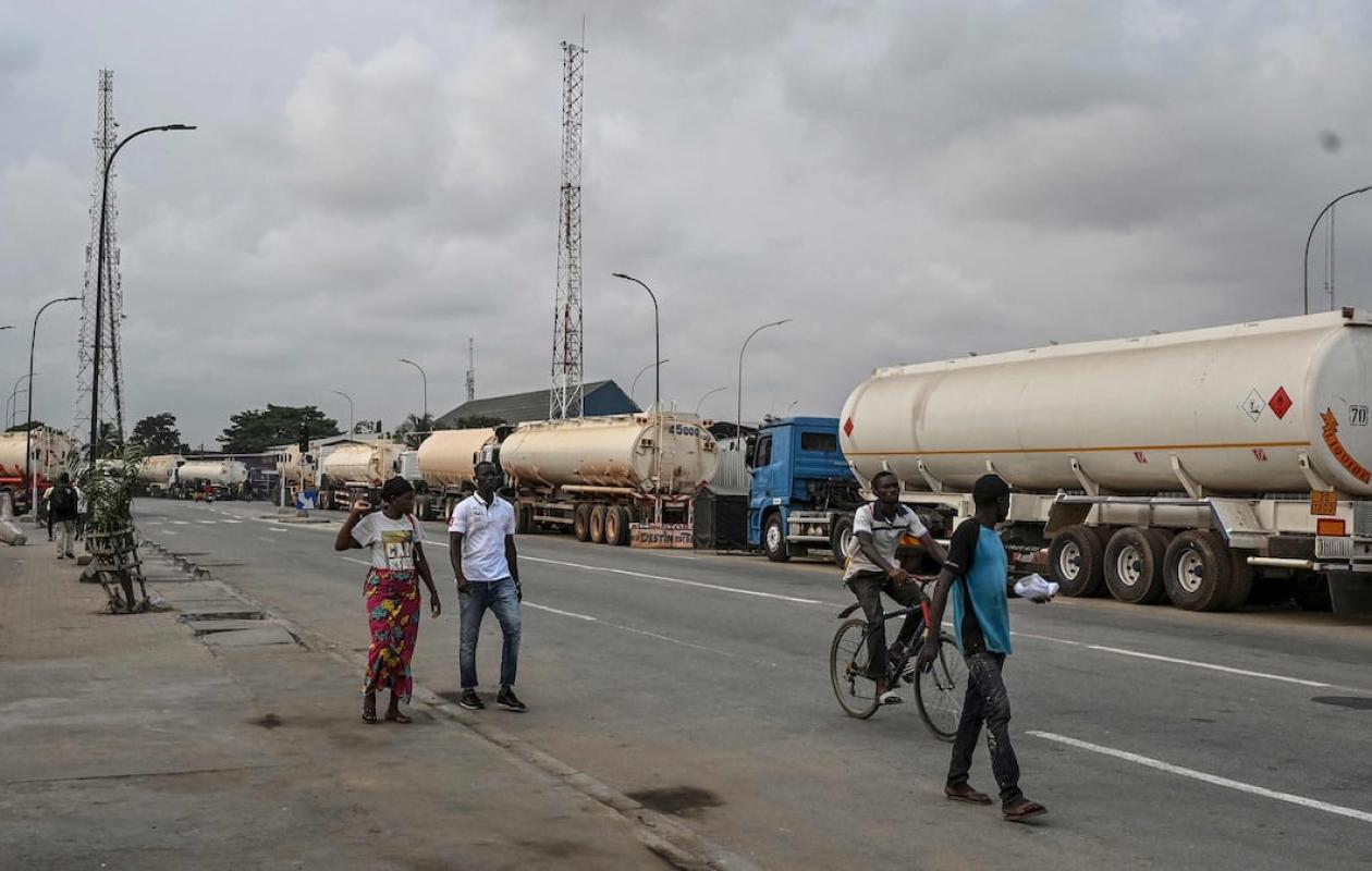 Au Mali, des dizaines de camions de carburant détruits dans une attaque de jihadistes présumés