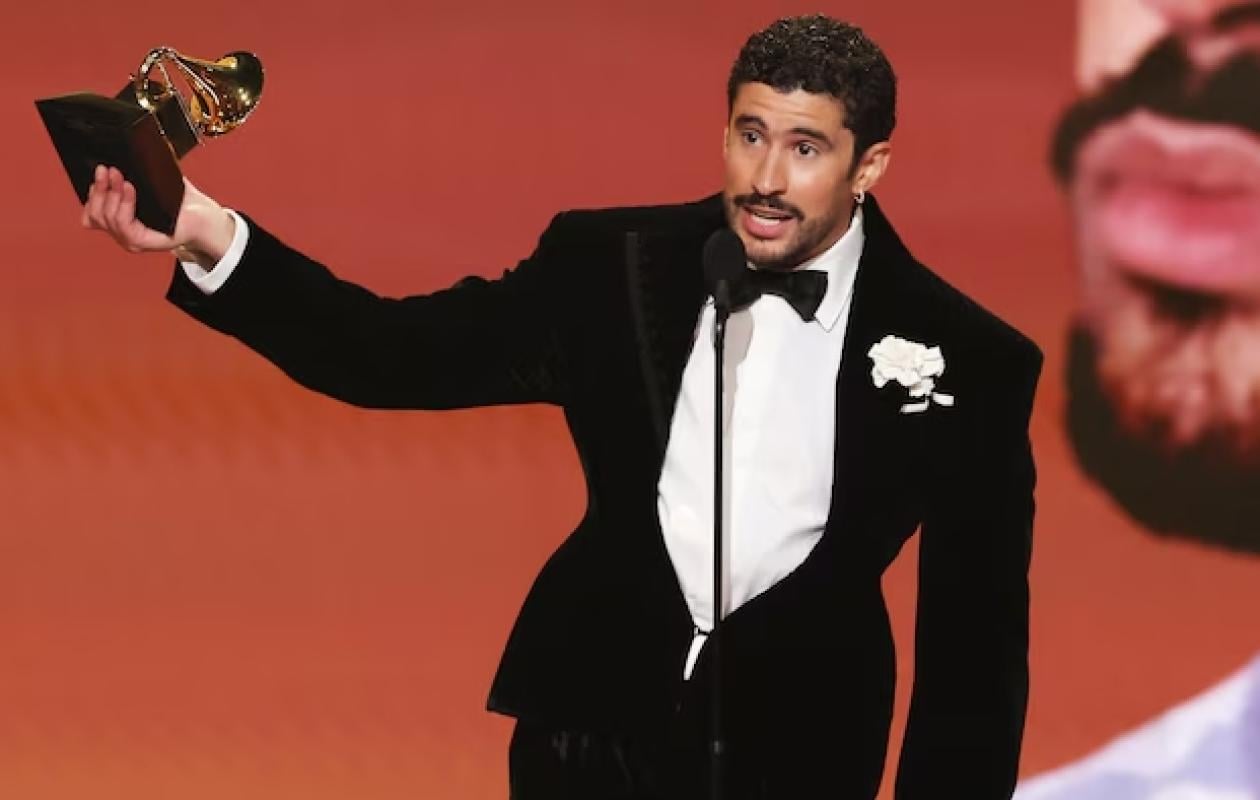 Bad Bunny triomphe aux 68e Grammy Awards, plaidoyer contre la politique migratoire de Trump
