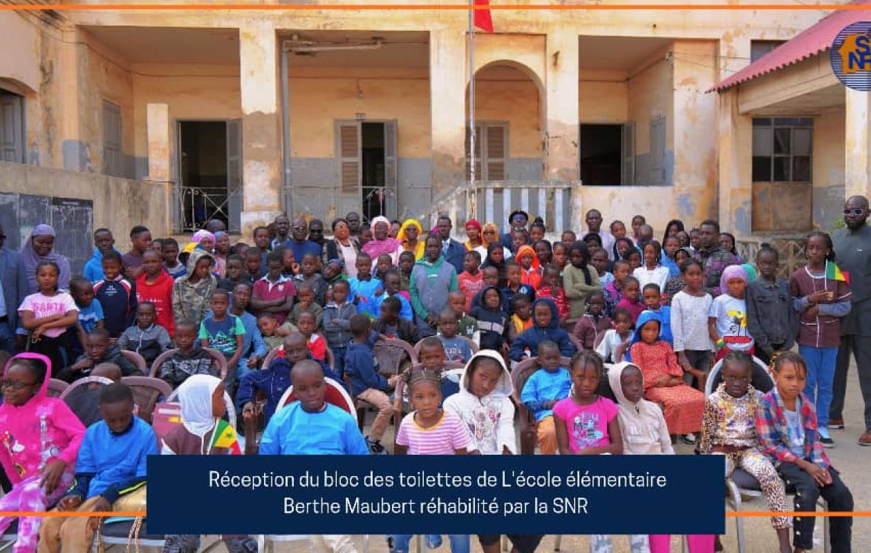 La Société Nationale de Recouvrement au chevet des élèves de l'école élémentaire Berth Maubert de Dakar plateau en réhabilitant leurs toilettes